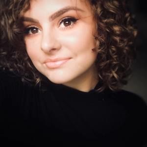 Meet your Posher, Caitlin